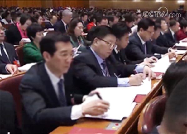 紧跟时代步伐 倾听两会声音——欧宝网页版登录入口_欧宝药业组织收看第十三届全国人民代表大会开幕式