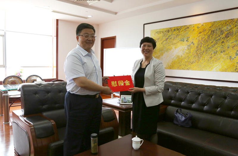 市科协主席许东方一行走访慰问欧宝网页版登录入口_欧宝药业优秀科技企业家肖伟董事长