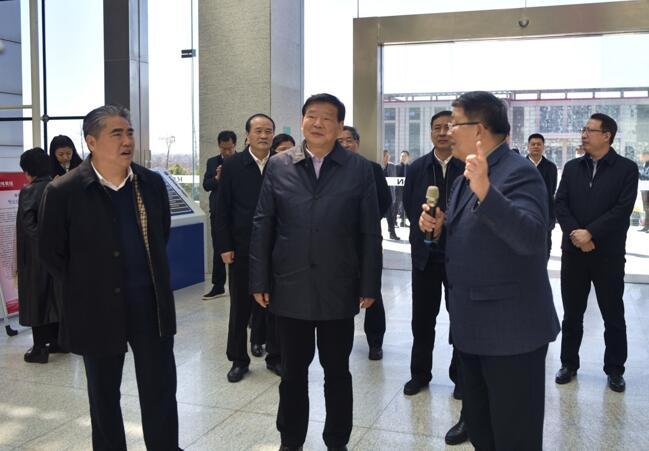 省委书记娄勤俭莅临欧宝网页版登录入口_欧宝药业视察调研