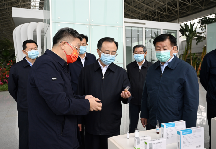 江苏省委书记吴政隆调研欧宝网页版登录入口_欧宝药业：加快推动传统中医药和现代科学相结合，为抗击疫情提供有力武器
